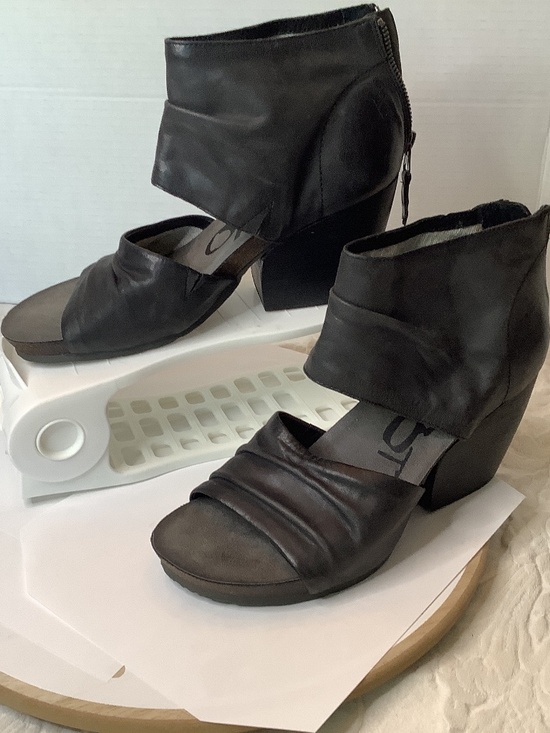 Otb Shoes - EUC OTBT leather black Patchouli open toe block heels sandals